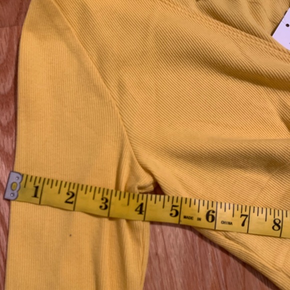 🛍3/$25
Hollister Wrap Top - Picture 7 of 7